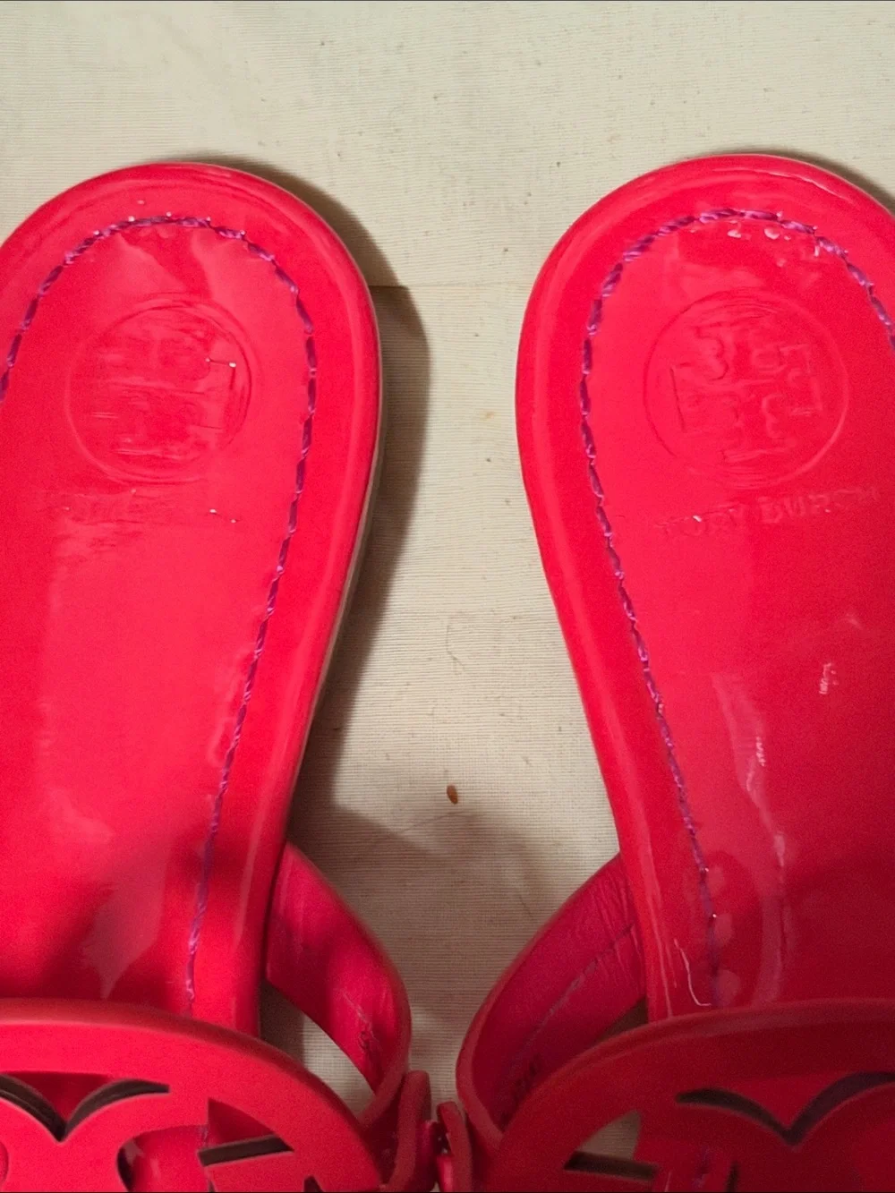 Tory Burch Patent Miller Thong Sandals - Fluo Fuchsia